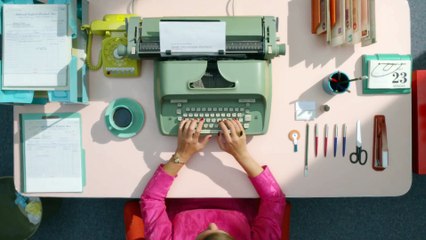 MacBook Pro with Touch Bar - QWERTY