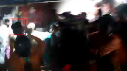 मेले में युवती से कर रहा था छेड़छाड़, युवती ने दौड़ा-दौड़ा कर पीटा