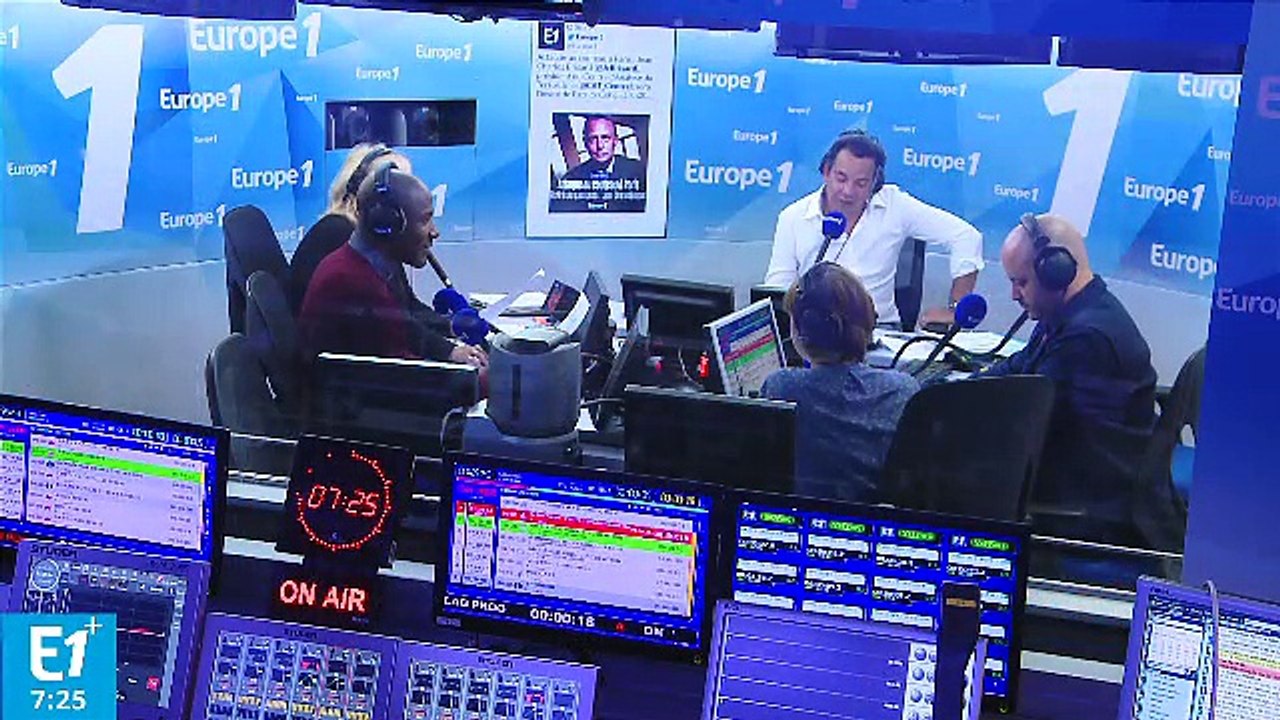 Franck Ferrand : "Qu'est-ce que je fous devant Buckingham cinq jours avant le mariage ? J'enfile des perles et on fait un collier ?"