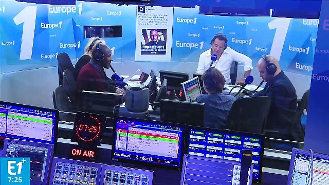 Franck Ferrand : Qu'est-ce que je fous devant Buckingham cinq jours avant le mariage ? J'enfile des perles et on fait un collier ?