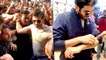 Sonu Ke Titu Ki Sweety Actor Kartik Aaryan Gets Injured After Being Mobbed By Fans | Bollywood Buzz