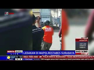 Seorang Anak Dibopong Polisi Saat Ledakan Bom di Mapolresta Surabaya