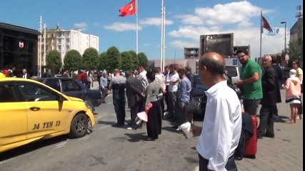 Taksim Meydanı’ndaki Kaza Trafiği Felç Etti