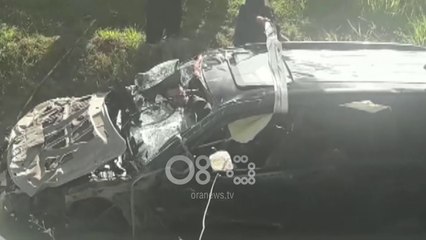 Ora News - Fier, makina rrëzohet në kanalin me ujë, tre të vdekur