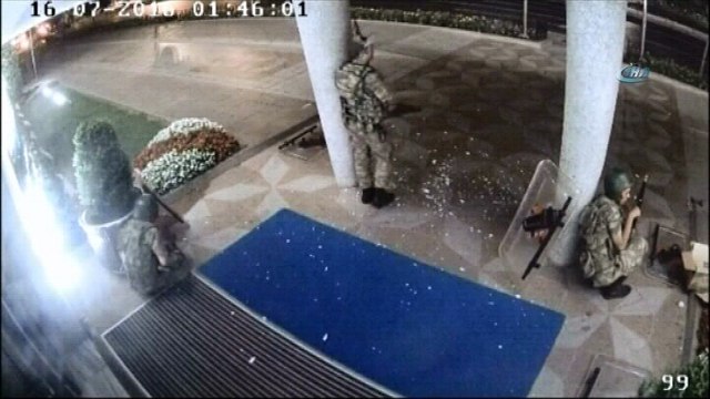 FETÖ’nün 15 Temmuz darbe girişimi sırasında İstanbul Büyükşehir Belediyesi’nin işgal edilmesine ilişkin davada mütalaasını açıklayan savcı, 52 sanığın “anayasayı ihlal” suçundan ağırlaştırılmış müebbet hapisle cezalandırılmasını istedi.