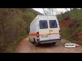 Report TV - Përmbyset furgoni me 25 pasagjerë në Elbasan ambulanca drejt vendit të ngjarjes