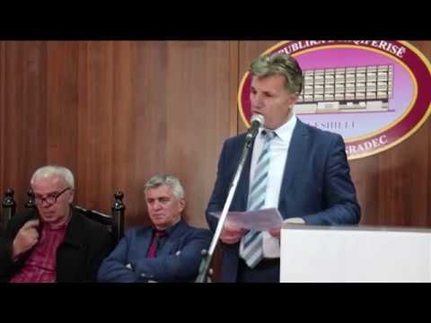Shkrimtari Muharrem Kurti promovon romanin ''Qëndresa e Bardhë'' në Pogradec - Lajme
