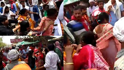 मां-बेटी ने सरेआम महिला की जमकर की पिटाई , VIDEO देखकर बताएं सही किया या गलत?