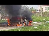 Ora News - Frikë në Fier, sulmojnë me armë lokalin, 5 minuta më pas djegin makinën