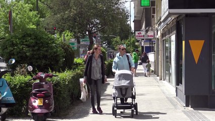 Eva González, de paseo con el pequeño Cayetano