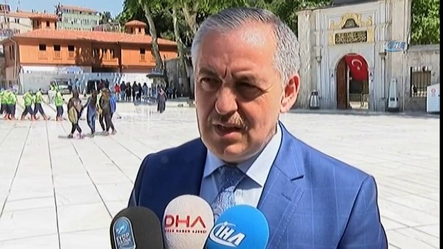 Eyüp Sultan Camii Gül Suyuyla Yıkandı