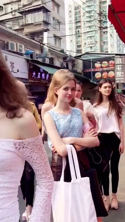 Ukrainian beauties marry in China.