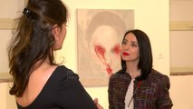 Ornela Vorpsi në Tiranë; Ekspozita me autoportrete, piktura dhe vizatime u hap në COD