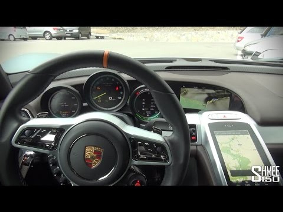 Porsche 918 Spyder - Interior and Displays