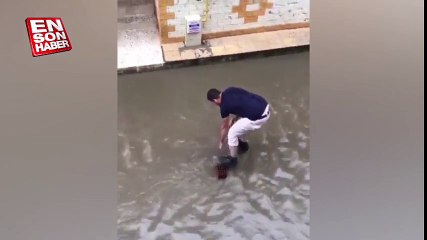 İzmirlilerin sel sularıyla imtihanı