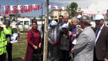 580 çocuk, anneleri için 600 fidan dikti - VAN
