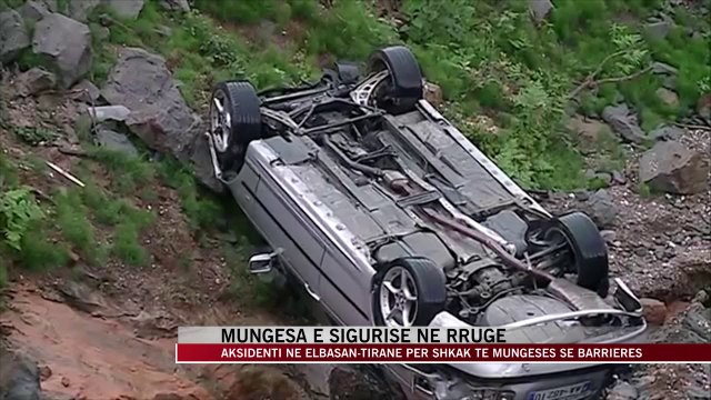 Aksidenti në Elbasan - Tiranë për shkak të mungesës së barrierës - News, Lajme - Vizion Plus