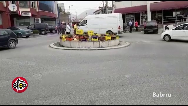 Stop - Rreth rrotullimi i Babrrusë...vend ideal, për të shitur me arka...