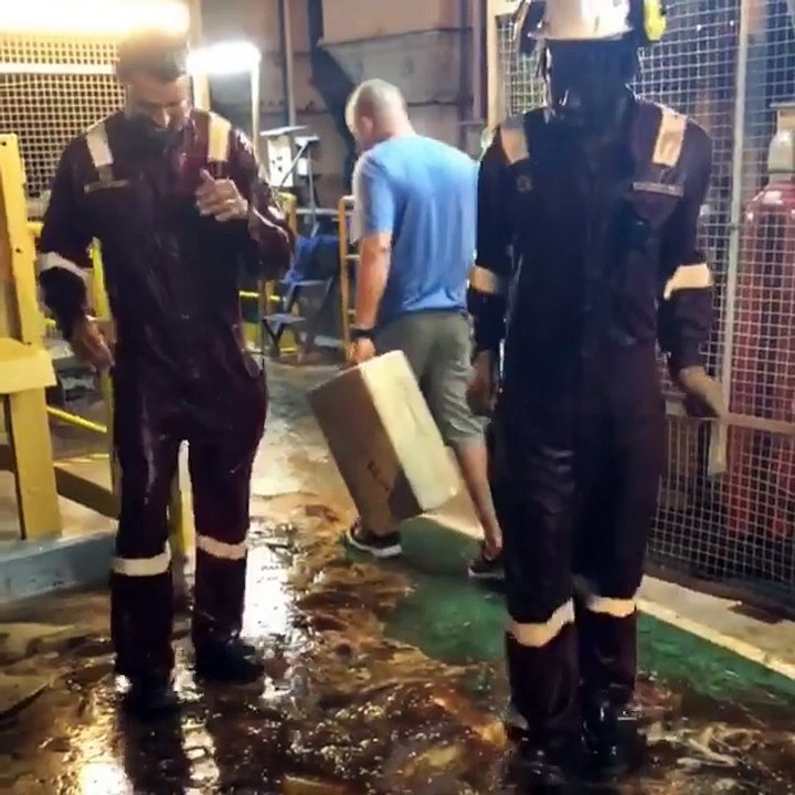 Cauã Reymond e Jonathan Azevedo caem no samba