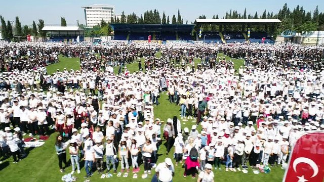 Stadyumda dev okuma şenliği havadan görüntülendi