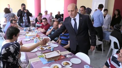 Vali Çiftçi, engellilerle halat çekme yarışmasına katıldı - KIRKLARELİ