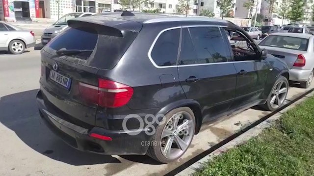 Ora News - Durrës, digjet gjatë natës një “BMW X5”