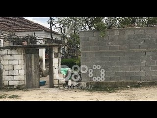 Ora News - Korçë, përplasen me motor me avllinë e banesës, plagosen 2 të rinj