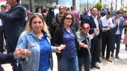 Van'da 'Engelsiz Kafe ve İpek Satış Mağazası' açıldı