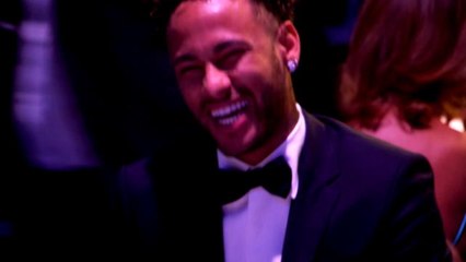 Télécharger la video: Neymar, Cavani and Mbappe among PSG stars to appear at charity gala