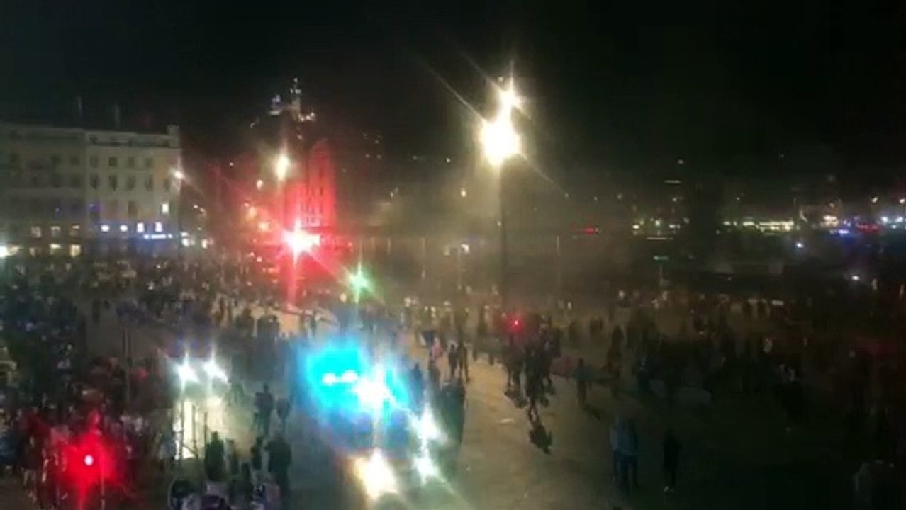 OM-Atlético : les supporters quittent le Vieux-Port, quelques provocations envers les CRS