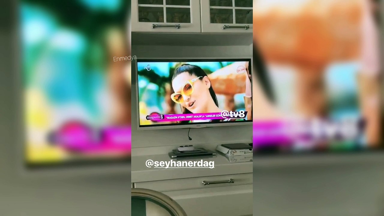 Demet Akalın "Hira Deli Bu Senin Baban!" Eşi ve Kızı İle Bahçede Çok Eğlendi! | Demet Akalın