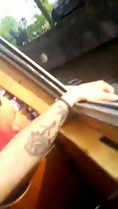 Un gros fail d'un homme qui voulait rattraper  une canette tombée dans un canal !