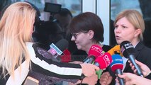 Gjyqtarja sqaron pasuritë - Top Channel Albania - News - Lajme