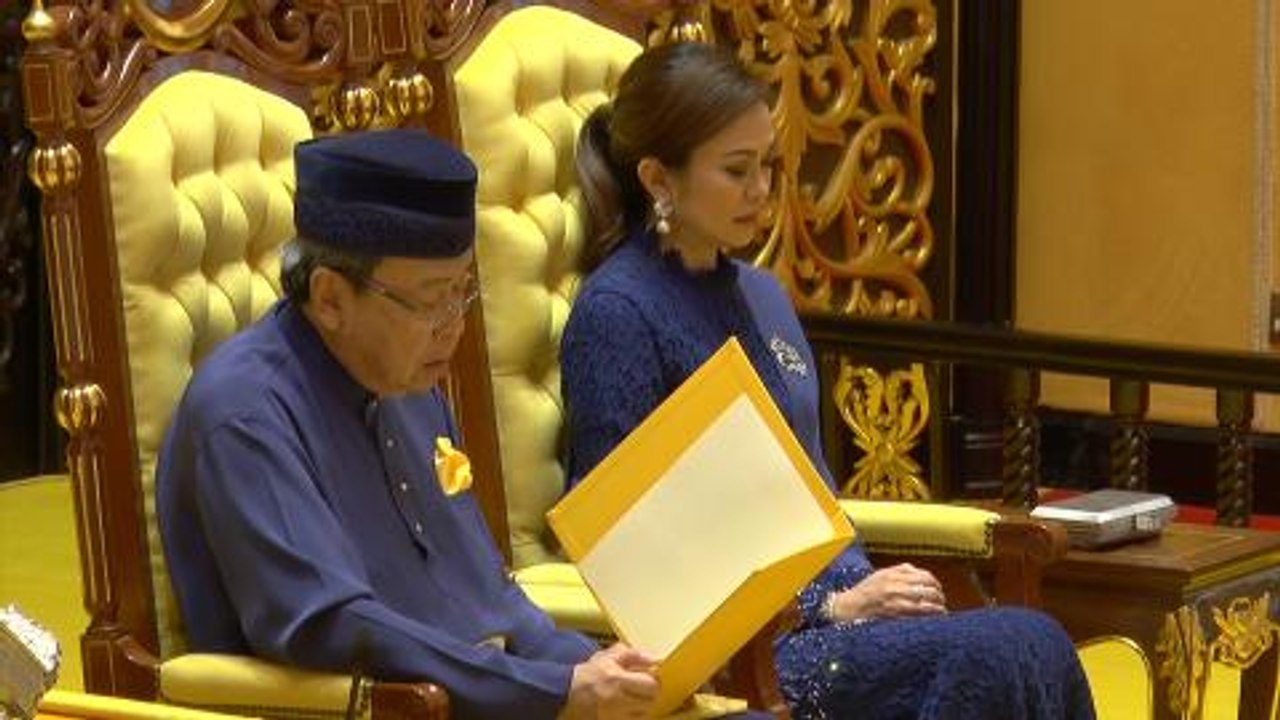 Selangor exco members sworn in; seven are new faces