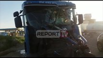 Report TV - Fushë-krujë, traileri godet veturën, plagosen 2 persona