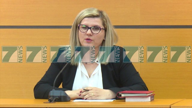 SHTYHET SEANCA PER DHENIEN E VENDIMIT NDAJ GJYQTARES ALTINA XHOXHAJ - News, Lajme - Kanali 7