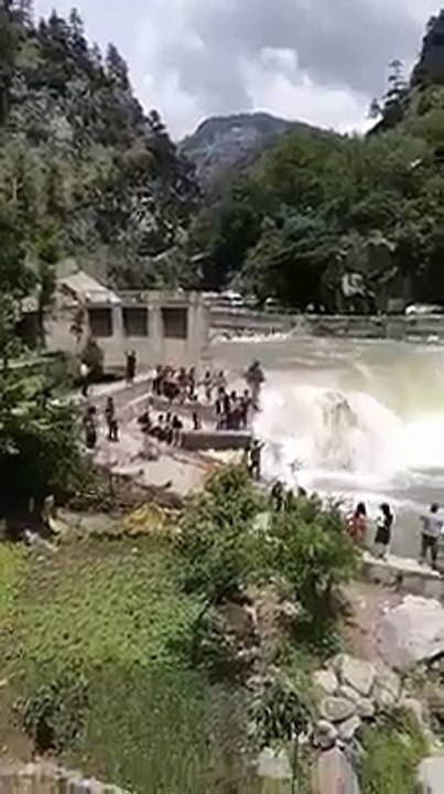 Darya- e -Neelum Ka Husan Jaan Laiva Sabit Hua.