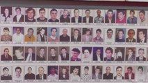Ardian Gjini bën homazhe në varrezat e martirëve në kodrën e Çabratit - Lajme