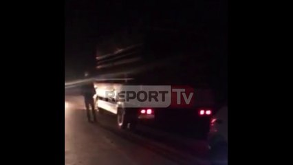 Report TV - Ndalohen në Sarandë dy mjete me lopë të pa regjistruara, AKU: Mishi i tyre, i rrezikshëm