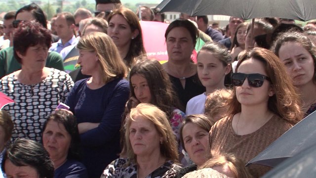 U shënua 19 vjetori i masakrës në Mejë të Gjakovës - Lajme