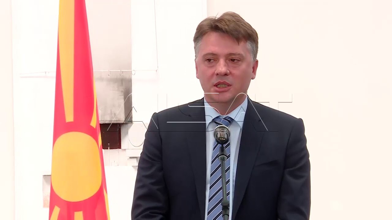 Каминис:„Спомениците се за во музеј, а не надво...