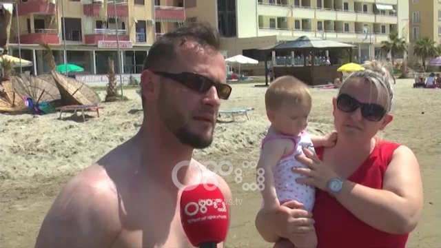 Ora News - Dushe e banjo publike, kërkesat e pushuesve në Durrës para sezonit turistik