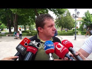 Ora News - Drejtuesit e automjeve në protestë për rrugën e amortizuar të Dukagjinit