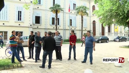 Report TV - Banorët e Dukagjinit në protestë: Të na rregullohet rruga