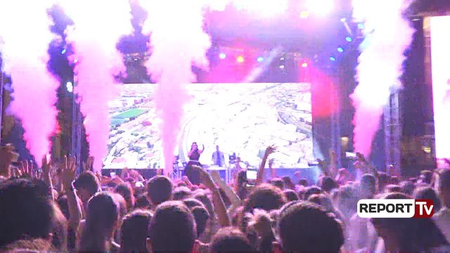 Report TV - Ndizet sheshi 'Skënderbej', yjet e muzikës shqiptare dhurojnë emocione të veçanta