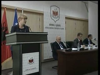 Mimoza Shala kërkon të ndriçohen më shumë rrugët e Gjakovës