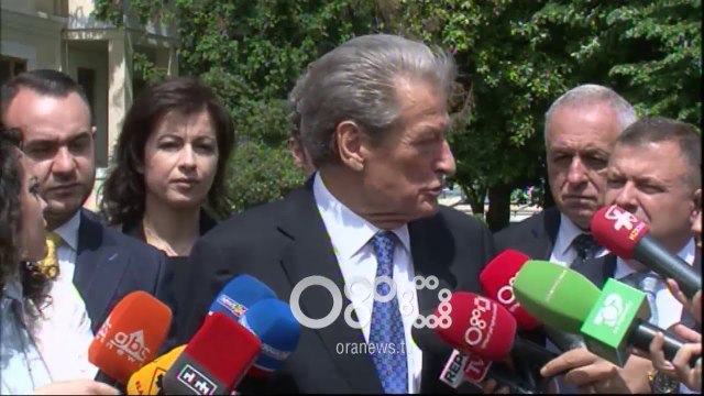 Ora News - Berisha: Asgjë nuk sjell flakja e Saimir Tahirit nga parlamenti, kur Rama është brenda