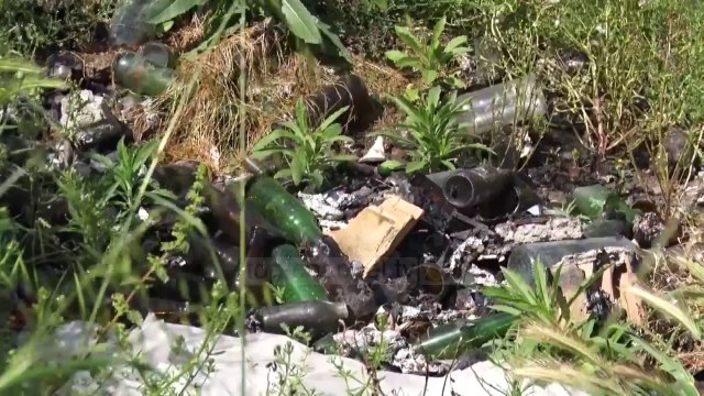 Mbetjet e Divjakës në det, hidhen në anë të një kanali - Top Channel Albania - News - Lajme