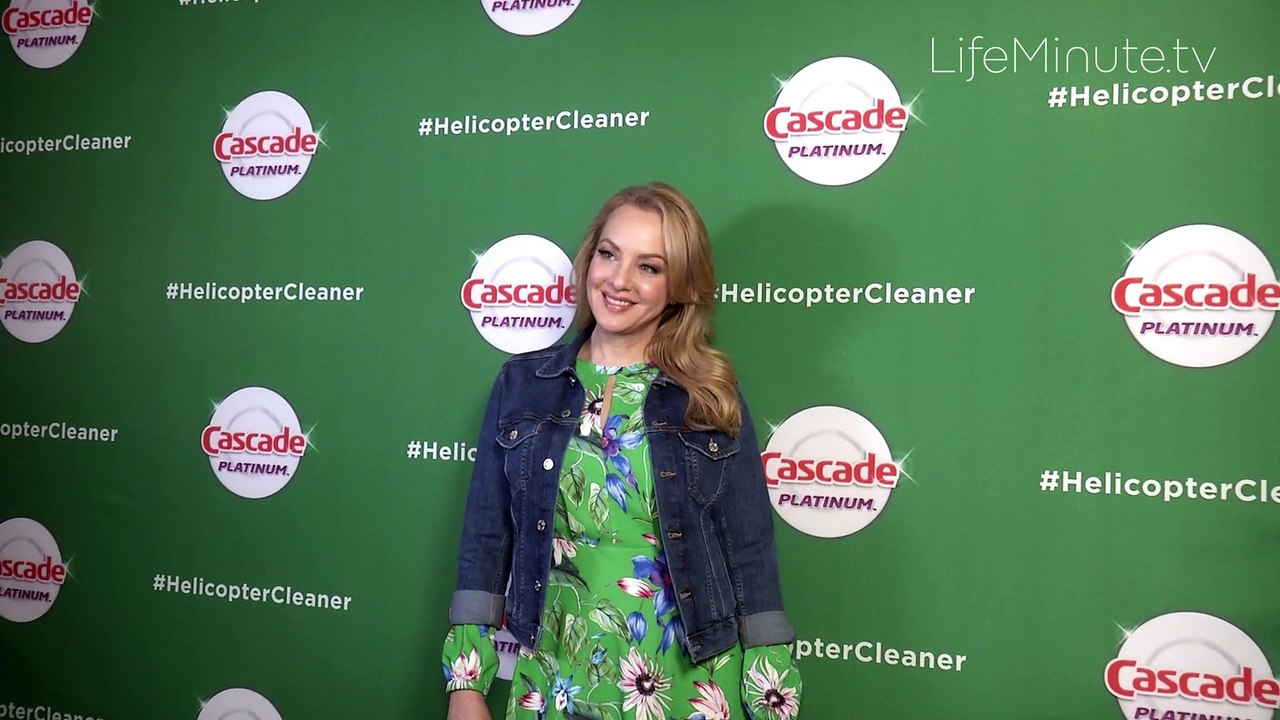 Wendi McLendon-Covey's Advice for "Helicopter Cleaners"