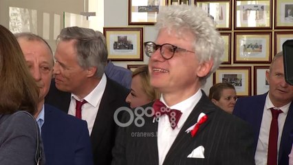 Ora News - KLSH sjell në shqip librin "Simbolet polake"